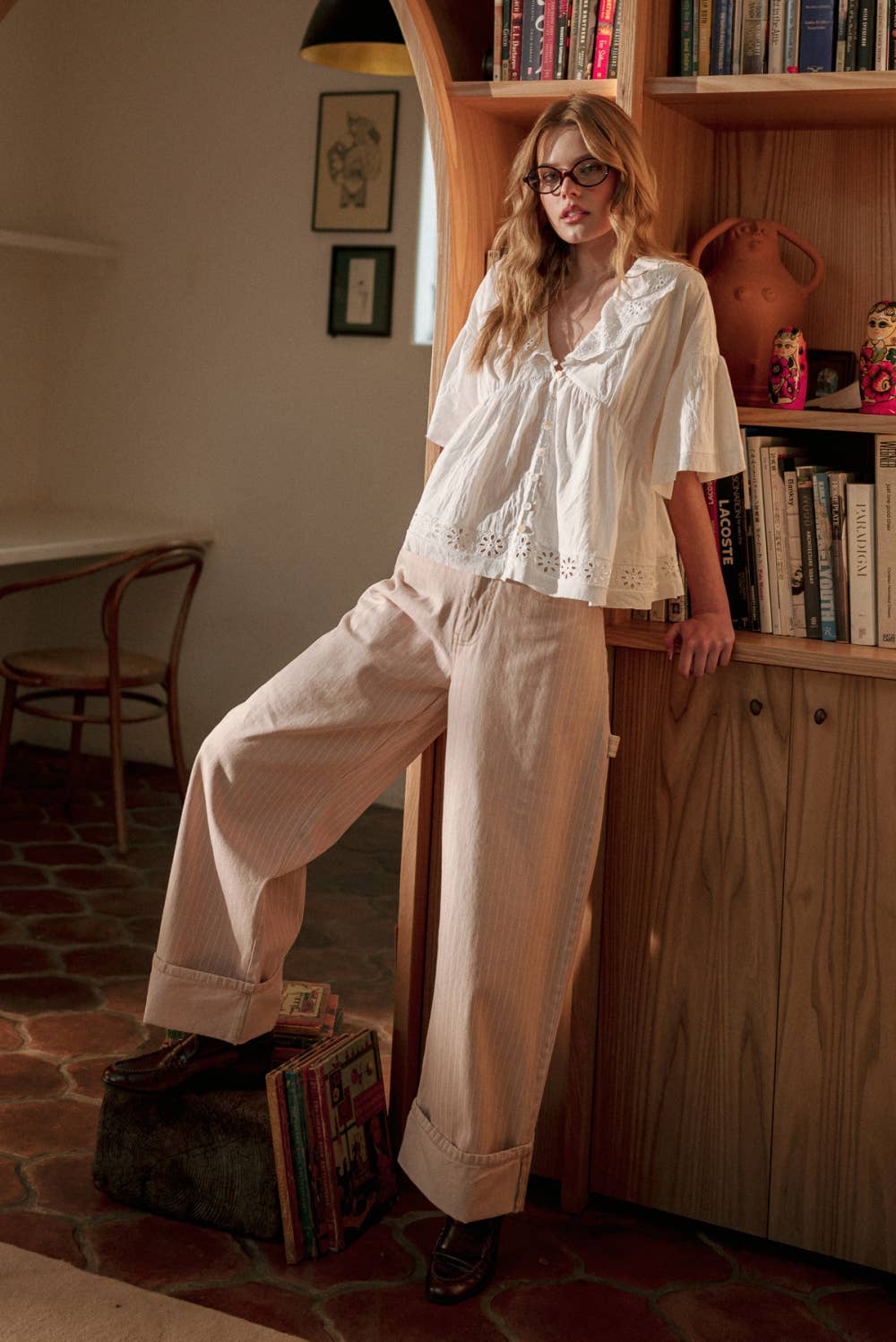 T57EYELET RUFFLED BLOUSE